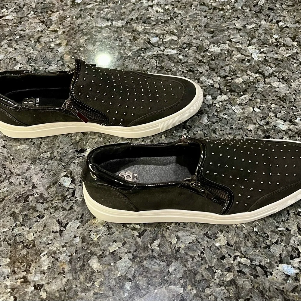 Gianni Bini Women’s Black Studded Sneakers with Zippers Size 8